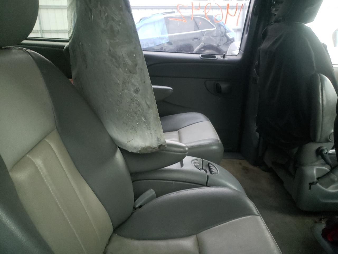 Photo 6 from auction – 2004 DODGE GRAND CARA with VIN 2D4GP44L74R515615