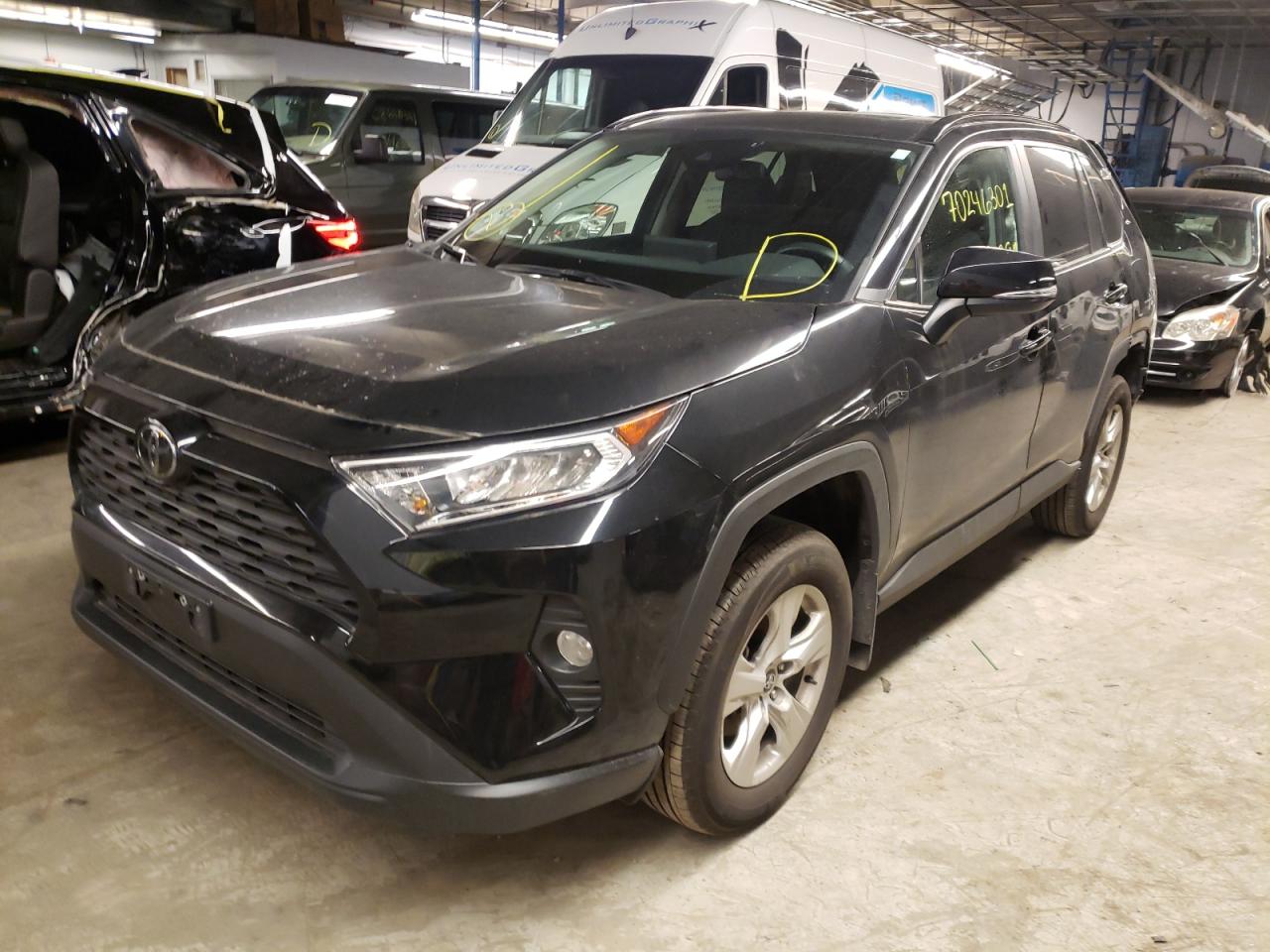 Photo 2 from auction – 2021 TOYOTA RAV4 XLE with VIN 2T3P1RFV9MW152086