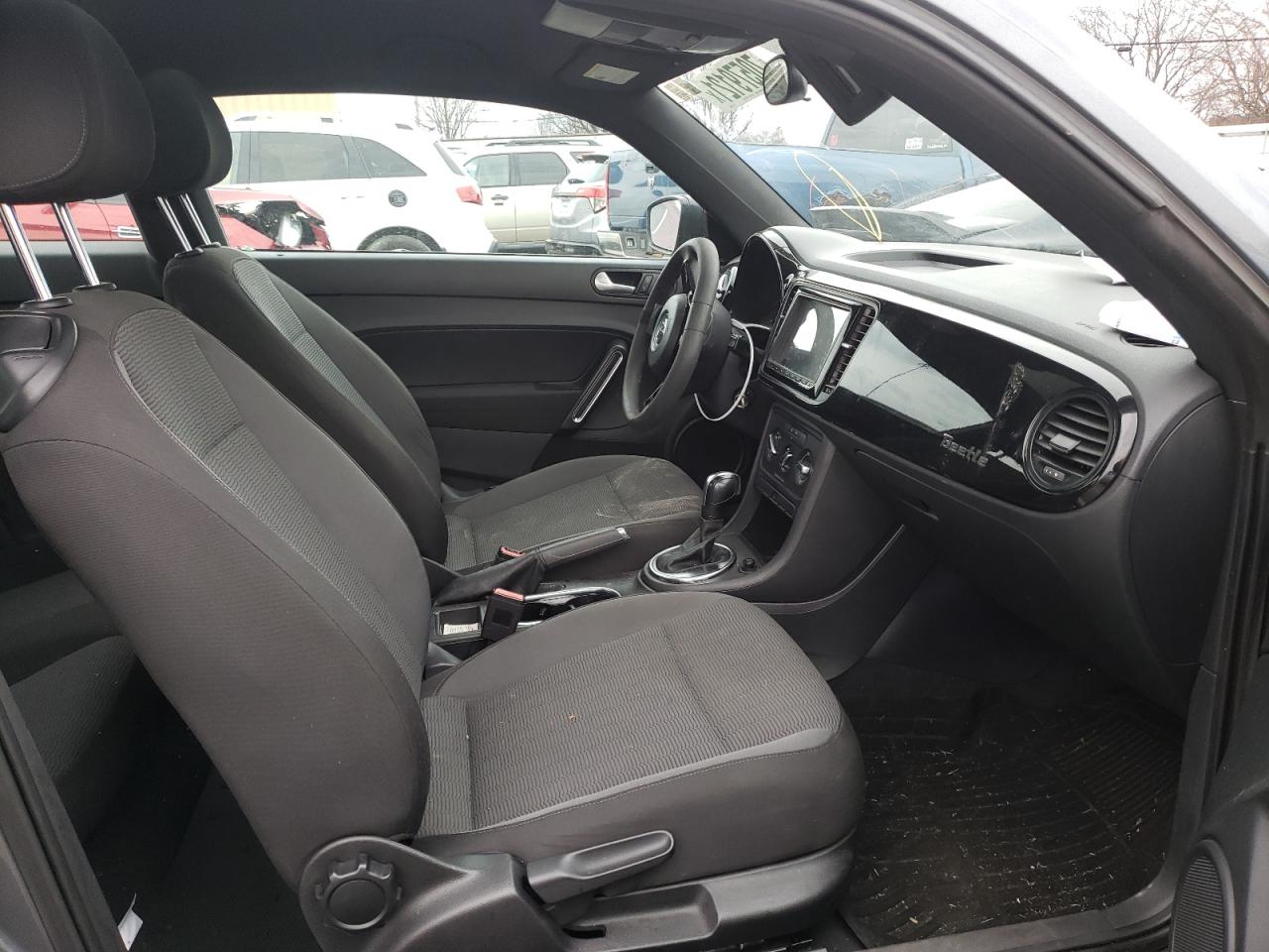 Photo 5 from auction – 2012 VOLKSWAGEN BEETLE with VIN 3VWFP7ATXCM645065