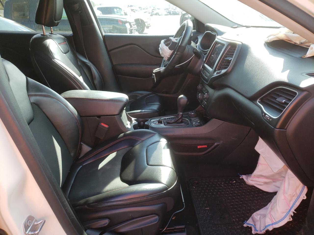 Photo 5 from auction – 2019 JEEP CHEROKEE T with VIN 1C4PJMBX4KD347100