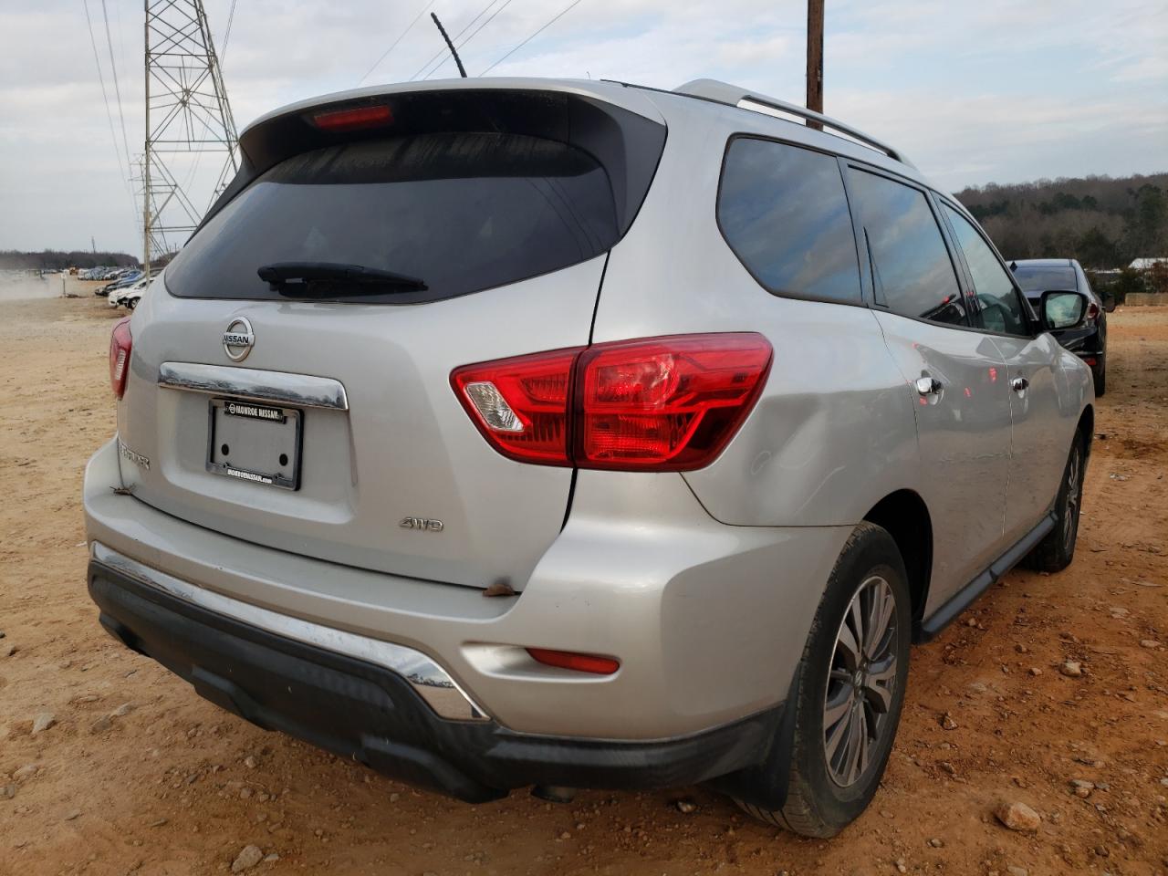 Photo 4 from auction – 2017 NISSAN PATHFINDER with VIN 5N1DR2MM2HC912327