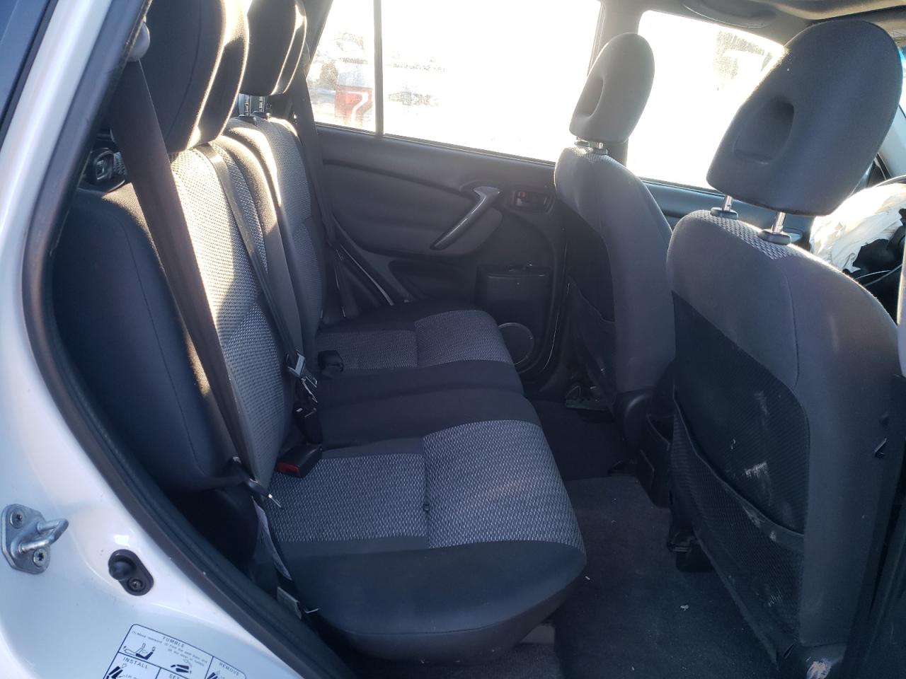 Photo 6 from auction – 2004 TOYOTA RAV4 with VIN JTEGD20V740002226