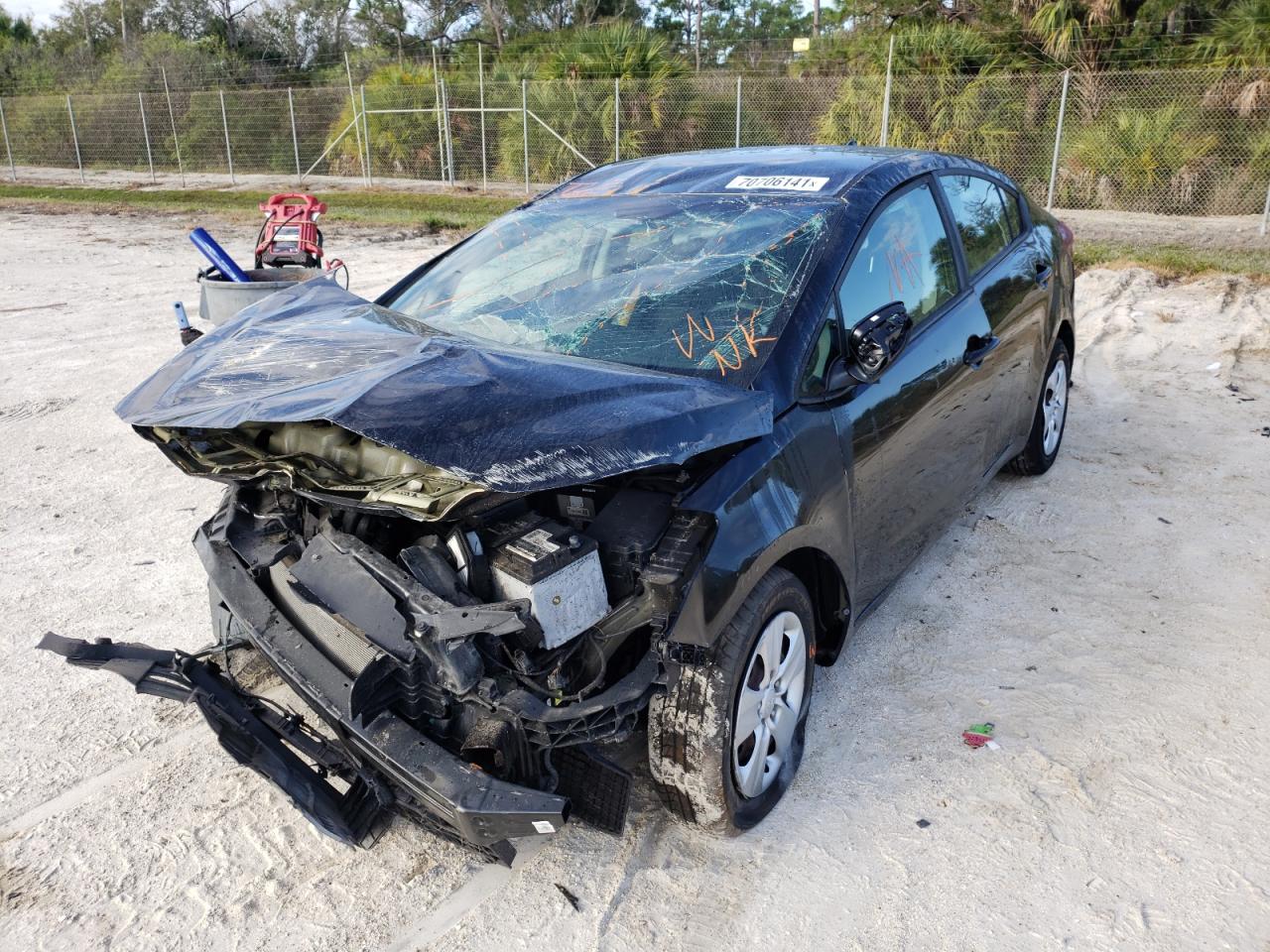 Photo 2 from auction – 2017 KIA FORTE LX with VIN 3KPFK4A71HE045166