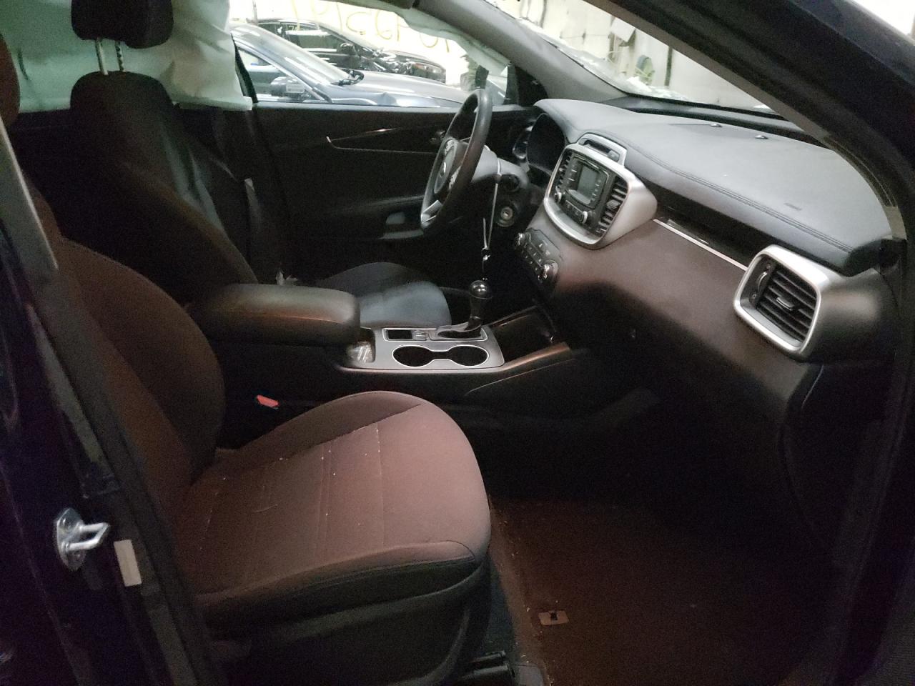 Photo 5 from auction – 2016 KIA SORENTO LX with VIN 5XYPGDA37GG165591