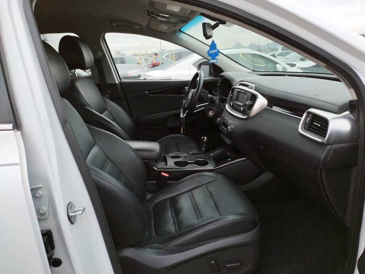 Photo 5 from auction – 2016 KIA SORENTO EX with VIN 5XYPH4A19GG014344