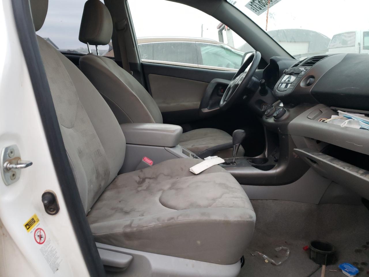 Photo 5 from auction – 2010 TOYOTA RAV4 with VIN JTMBK4DV6AD010445