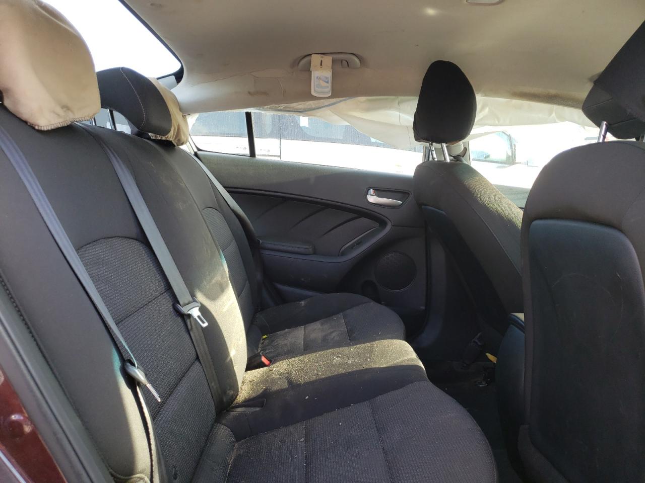 Photo 6 from auction – 2018 KIA FORTE LX with VIN 3KPFK4A75JE276528