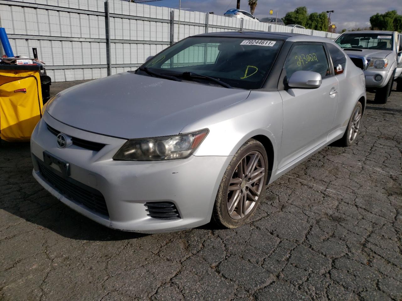 Photo 2 from auction – 2011 TOYOTA SCION TC with VIN JTKJF5C74B3009268