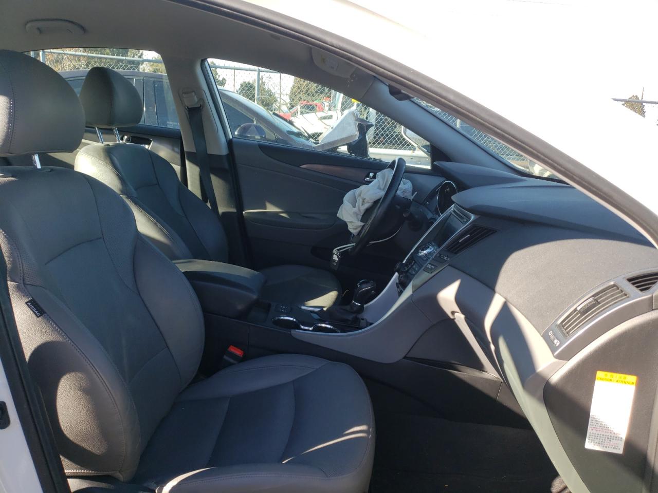Photo 5 from auction – 2014 HYUNDAI SONATA HYB with VIN KMHEC4A47EA102222