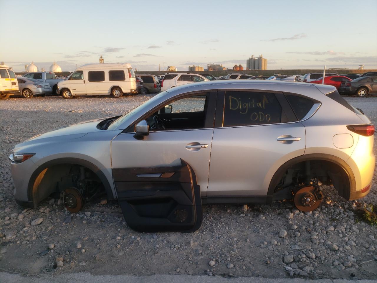 Photo 9 from auction – 2018 MAZDA CX-5 TOURI with VIN JM3KFBCM8J0359395
