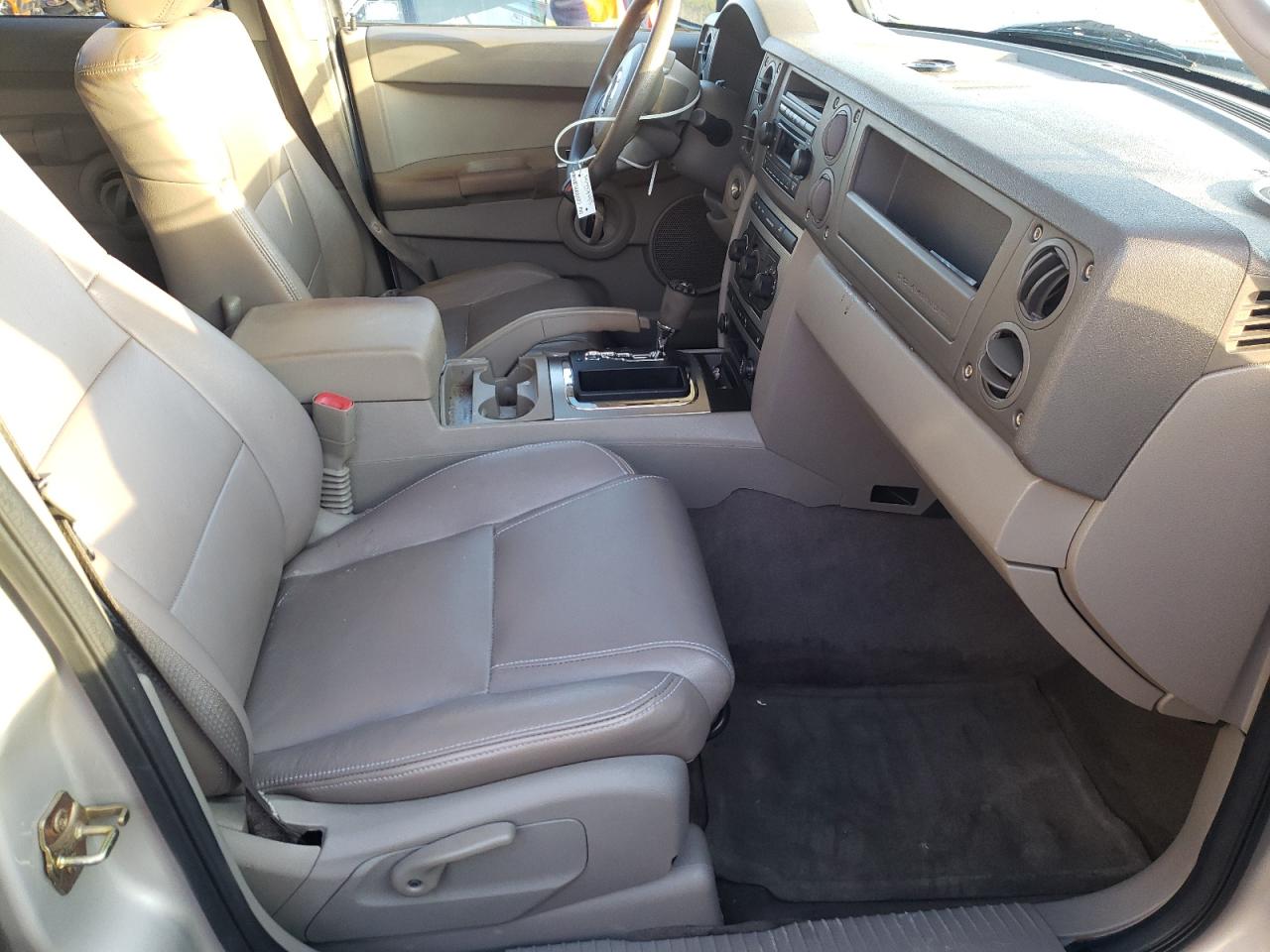 Photo 5 from auction – 2006 JEEP COMMANDER with VIN 1J8HH48K96C367178