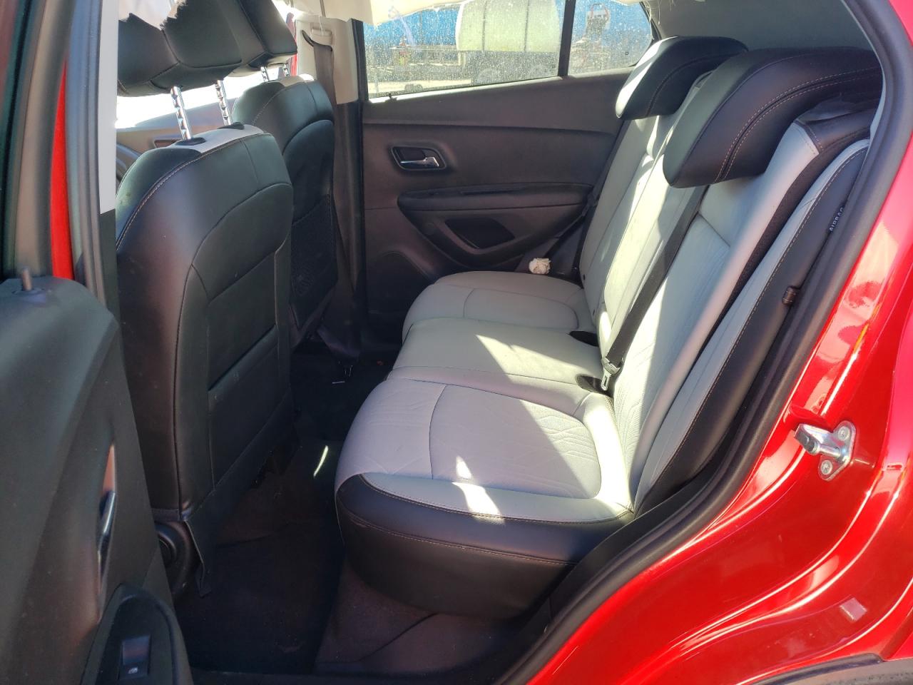 Photo 6 from auction – 2018 CHEVROLET TRAX 1LT with VIN 3GNCJPSB1JL197130