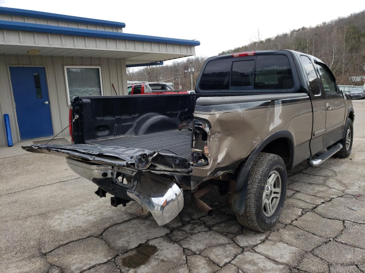 Photo 4 from auction – 2003 FORD F150 with VIN 1FTRX18L23NB75347