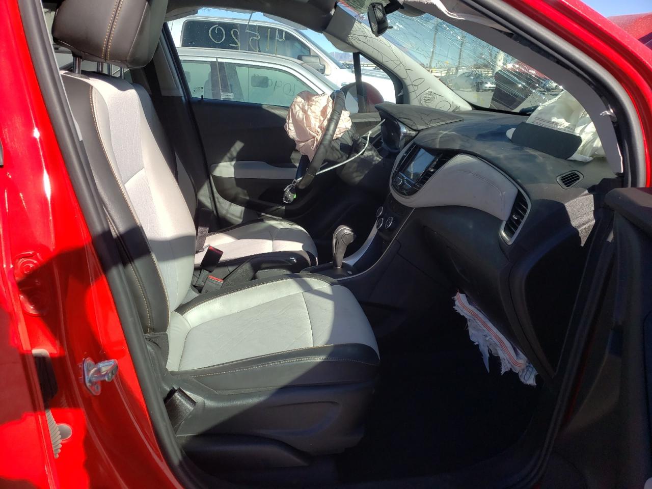 Photo 5 from auction – 2018 CHEVROLET TRAX 1LT with VIN 3GNCJPSB1JL197130