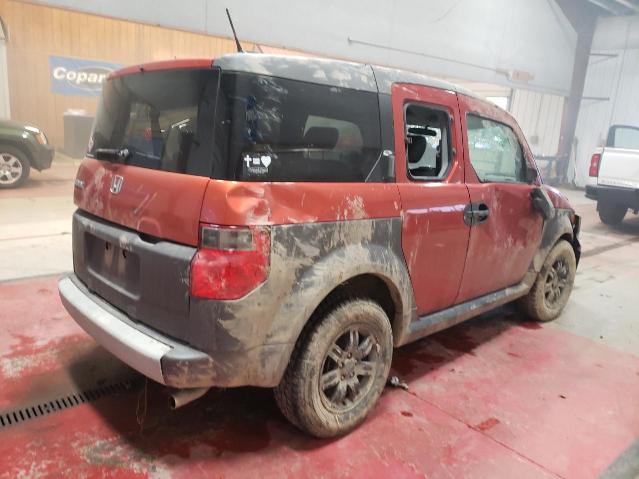 Photo 4 from auction – 2005 HONDA ELEMENT EX with VIN 5J6YH28625L006740