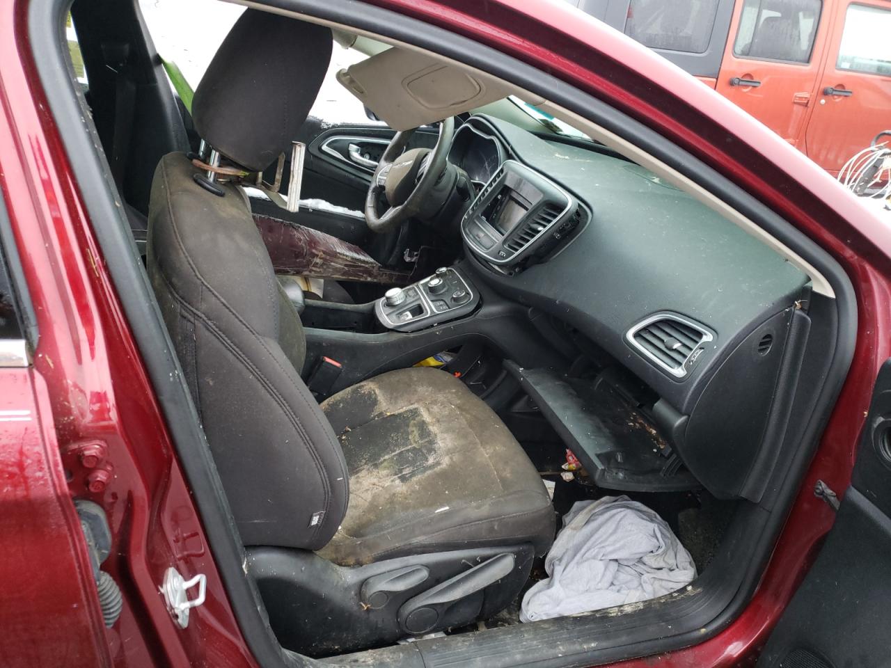 Photo 5 from auction – 2015 CHRYSLER 200 LIMITE with VIN 1C3CCCAB1FN721689