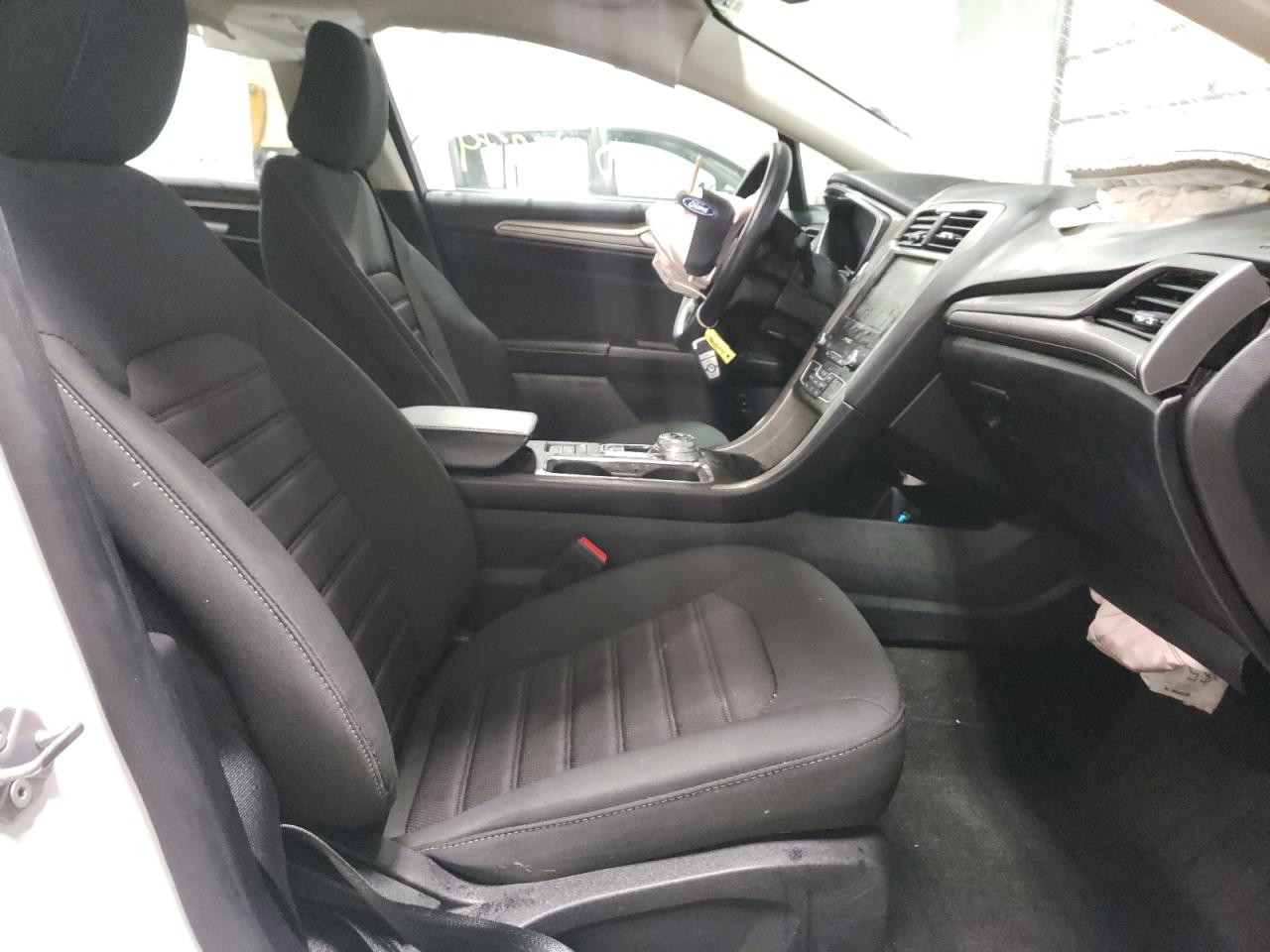 Photo 5 from auction – 2020 FORD FUSION SE with VIN 3FA6P0LU9LR265952