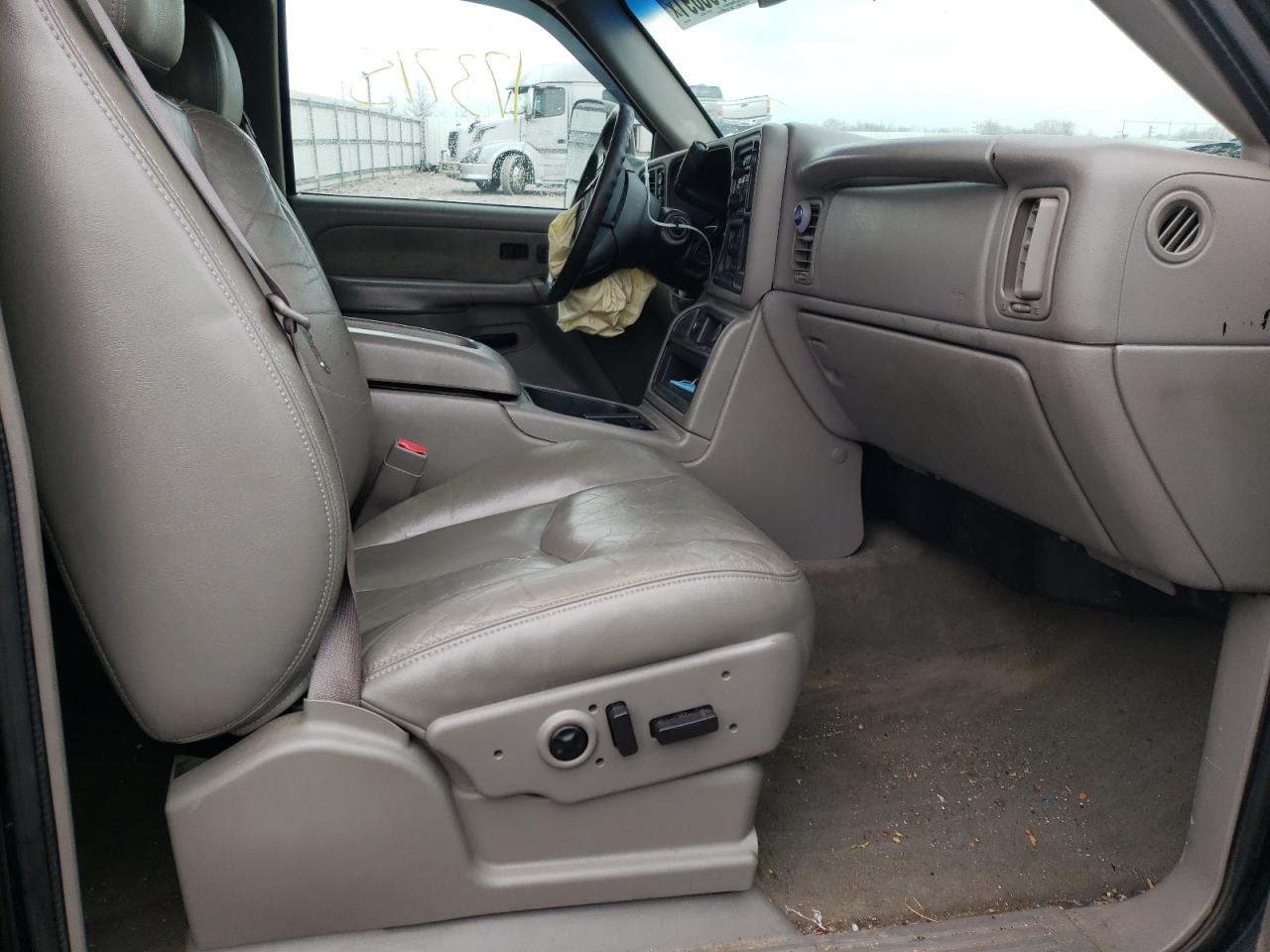 Photo 5 from auction – 2003 CHEVROLET SILVERADO with VIN 1GCEK19T53E267919