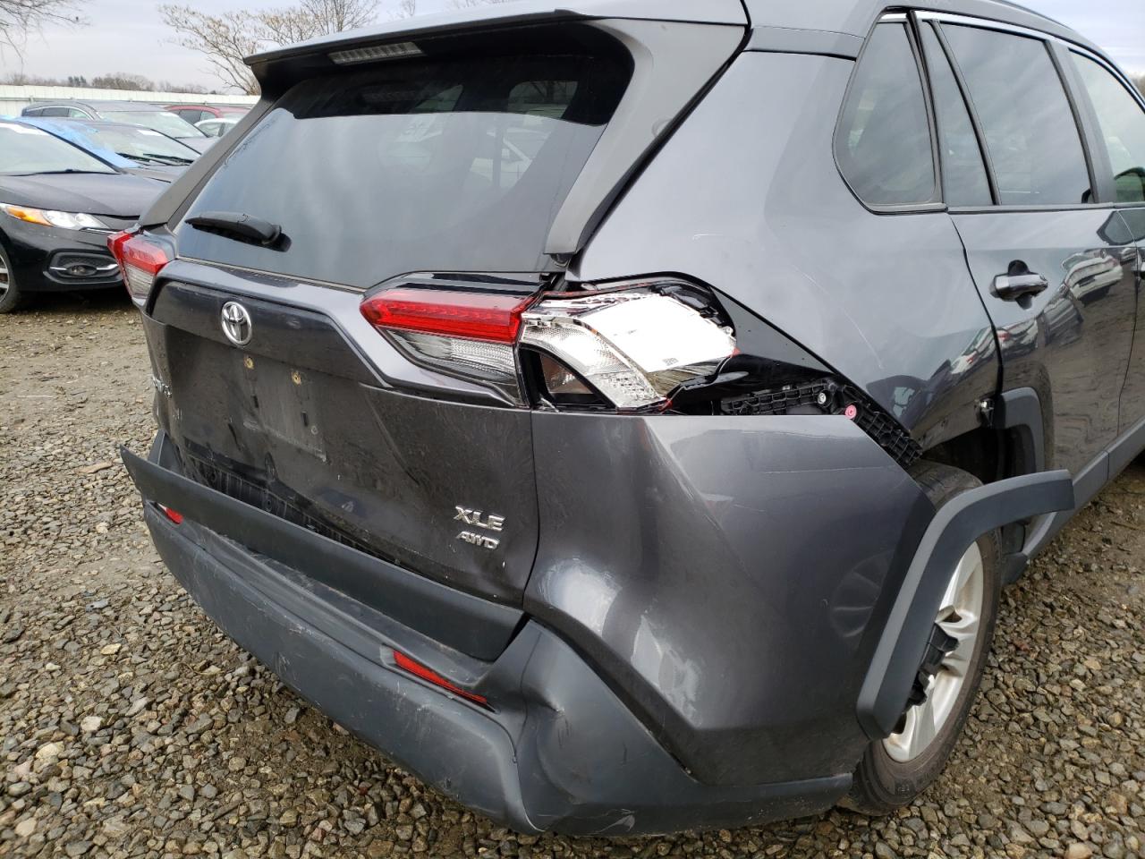 Photo 9 from auction – 2019 TOYOTA RAV4 XLE with VIN JTMP1RFV1KD016805