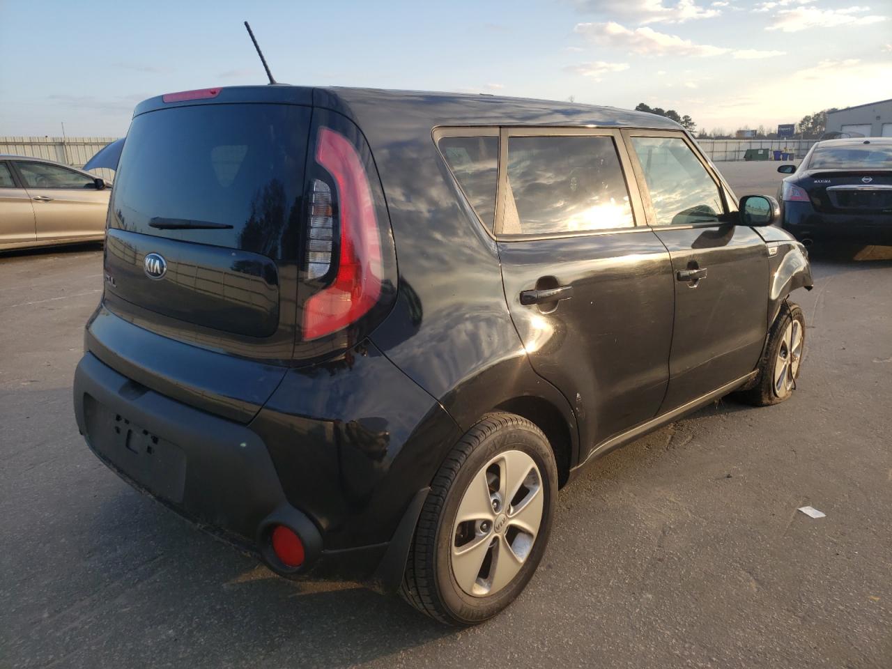 Фото 4 с аукциона – 2016 KIA SOUL с VIN KNDJN2A26G7353071