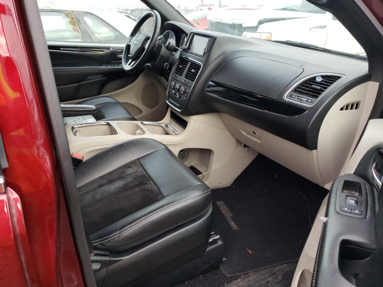 Photo 5 from auction – 2018 DODGE UK with VIN 2C4RDGCG7JR143337