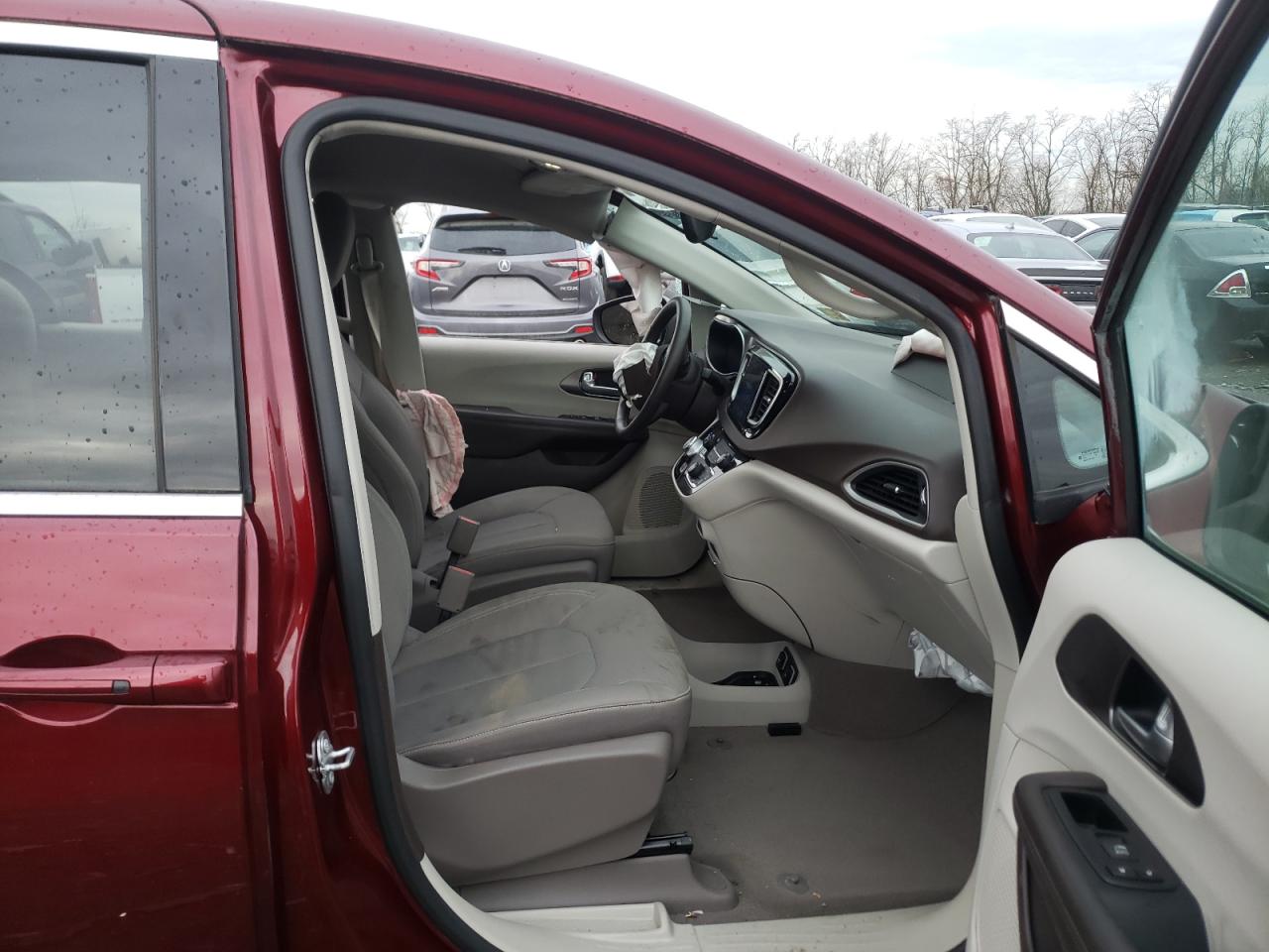 Photo 5 from auction – 2017 CHRYSLER PACIFICA T with VIN 2C4RC1DG0HR688028