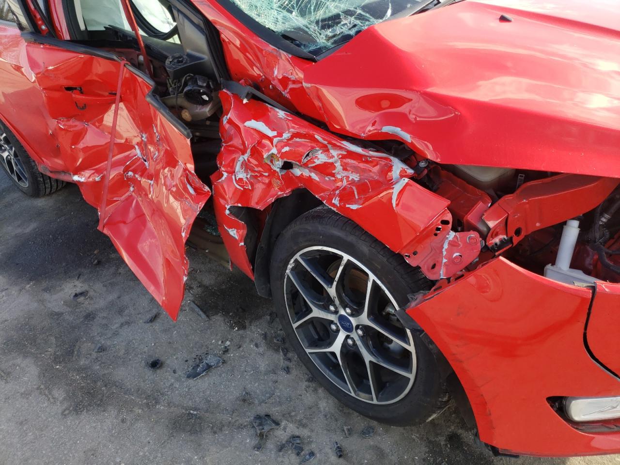 Photo 9 from auction – 2015 FORD FOCUS SE with VIN 1FADP3F22FL238386