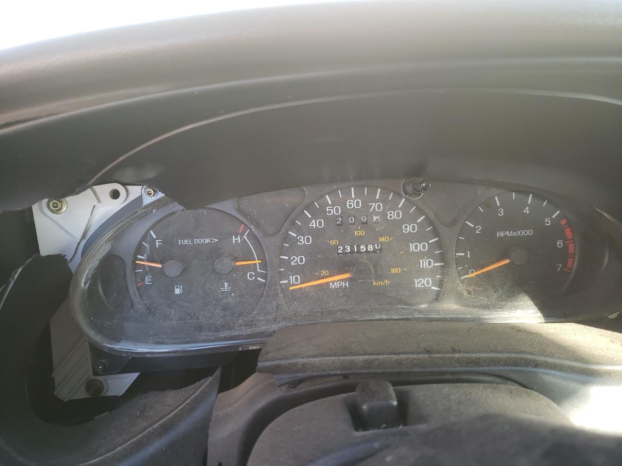 Photo 8 from auction – 1997 FORD THUNDERBIR with VIN 1FALP62W9VH145694