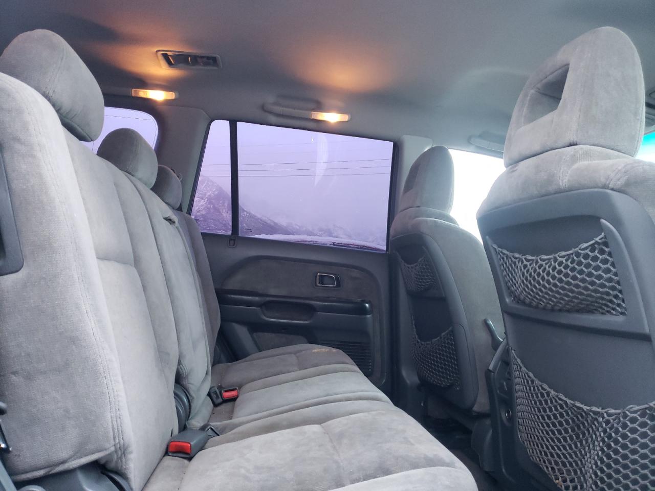 Photo 6 from auction – 2004 HONDA PILOT with VIN 2HKYF18454H611536