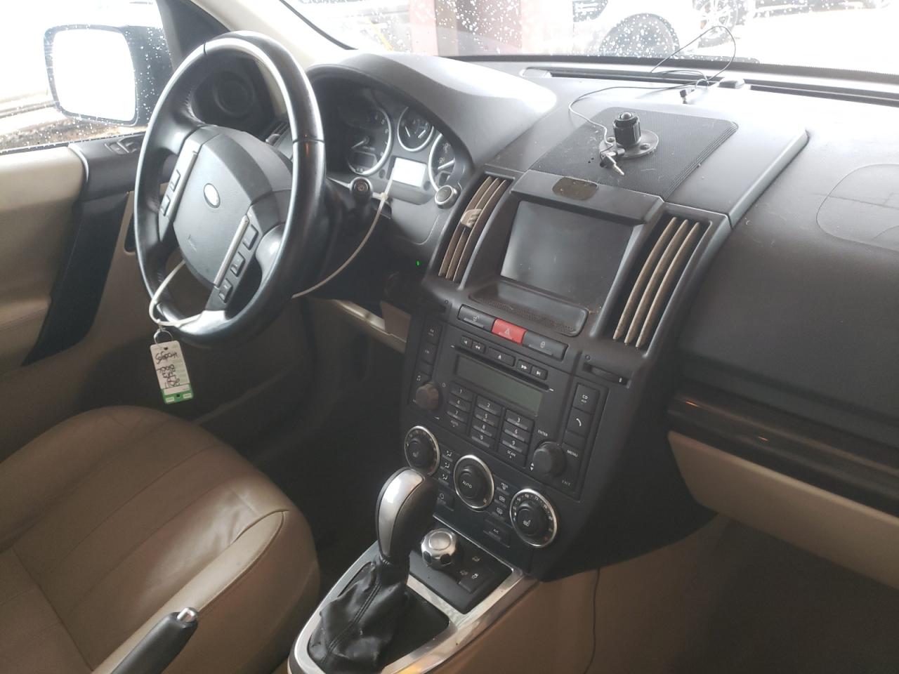 Photo 9 from auction – 2011 LAND ROVER LR2 with VIN SALFR2BN5BH220204