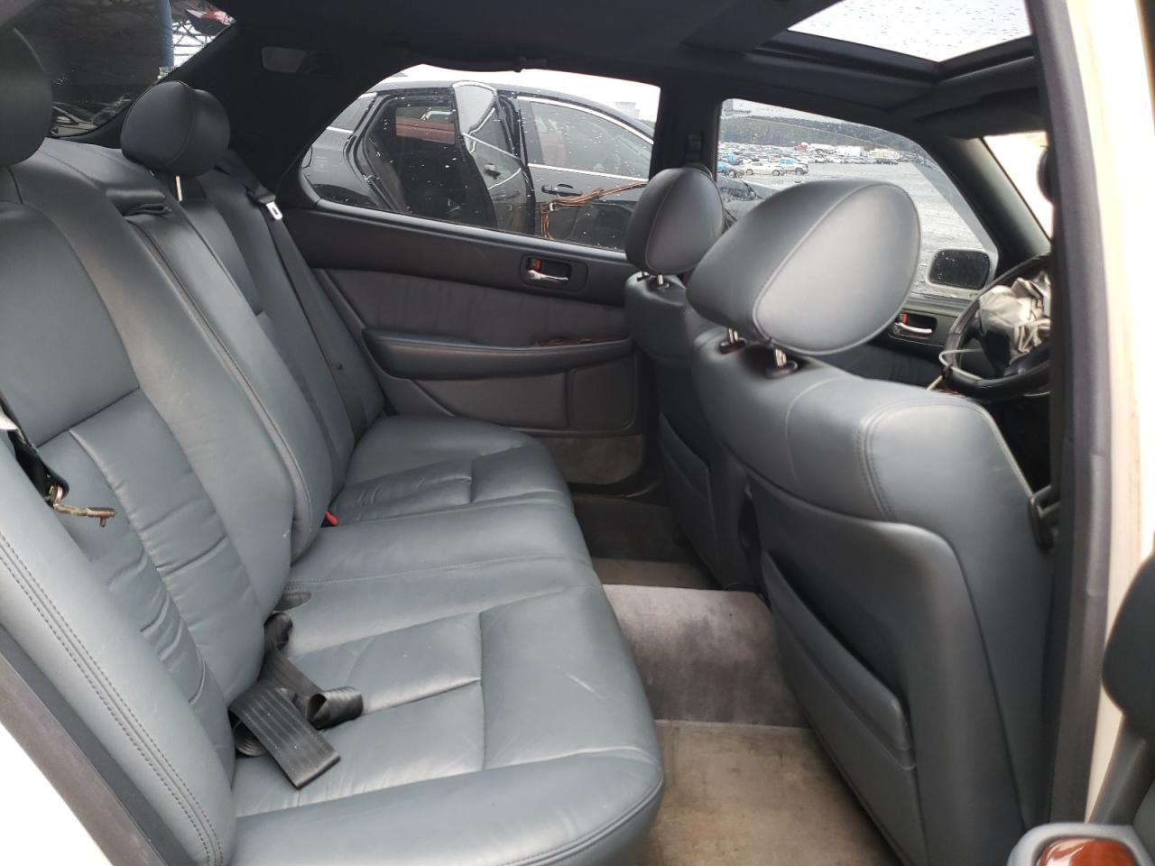 Photo 6 from auction – 1992 LEXUS LS 400 with VIN JT8UF11E1N0112604