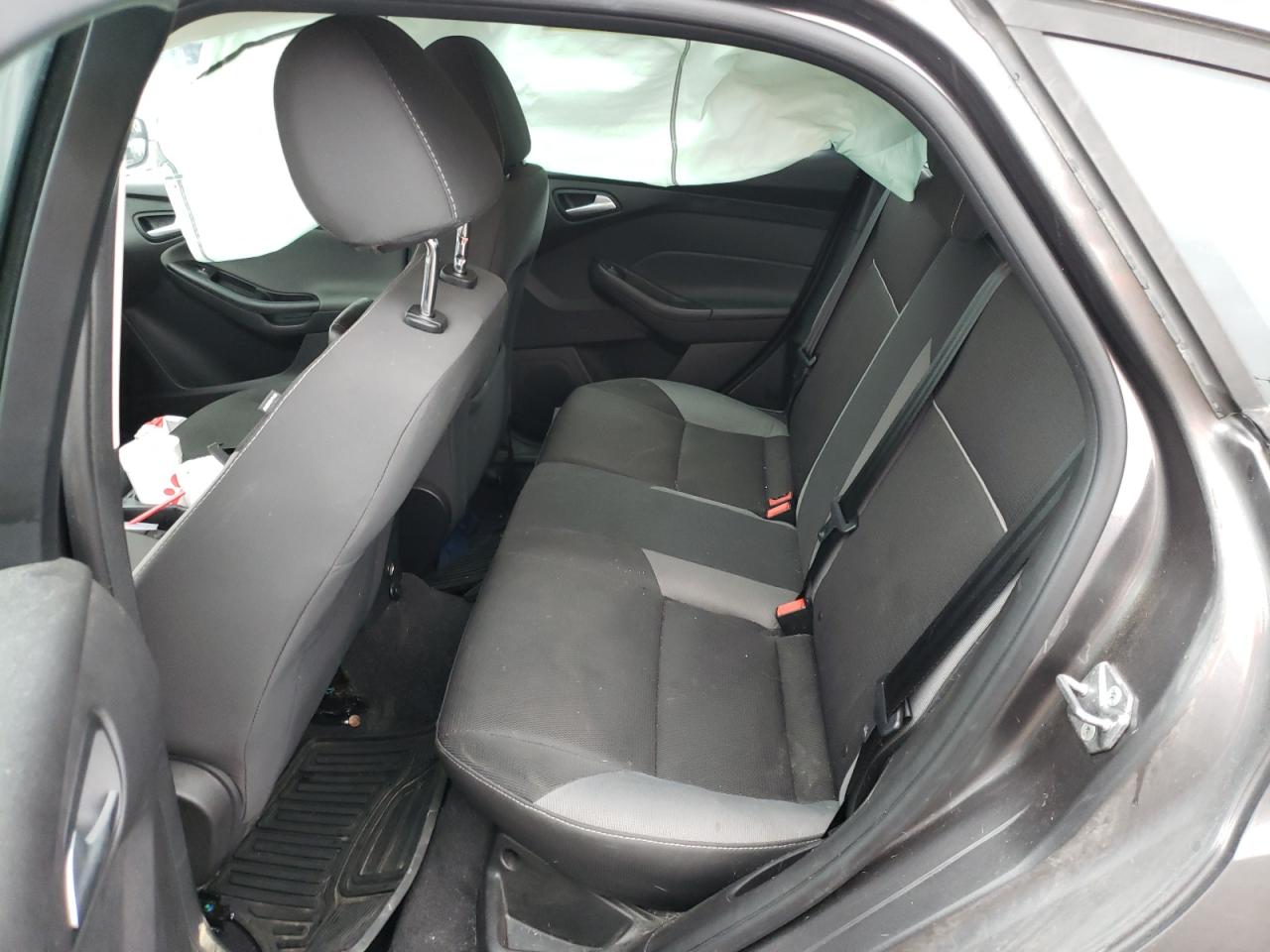 Photo 6 from auction – 2014 FORD FOCUS SE with VIN 1FADP3K27EL380401