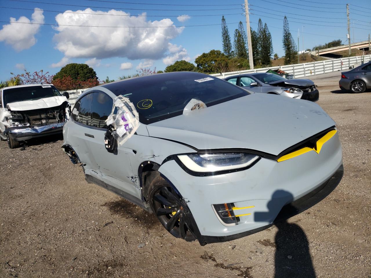 TESLA MODEL X 2016 with VIN 5YJXCBE41GF022923 - Photo from auction