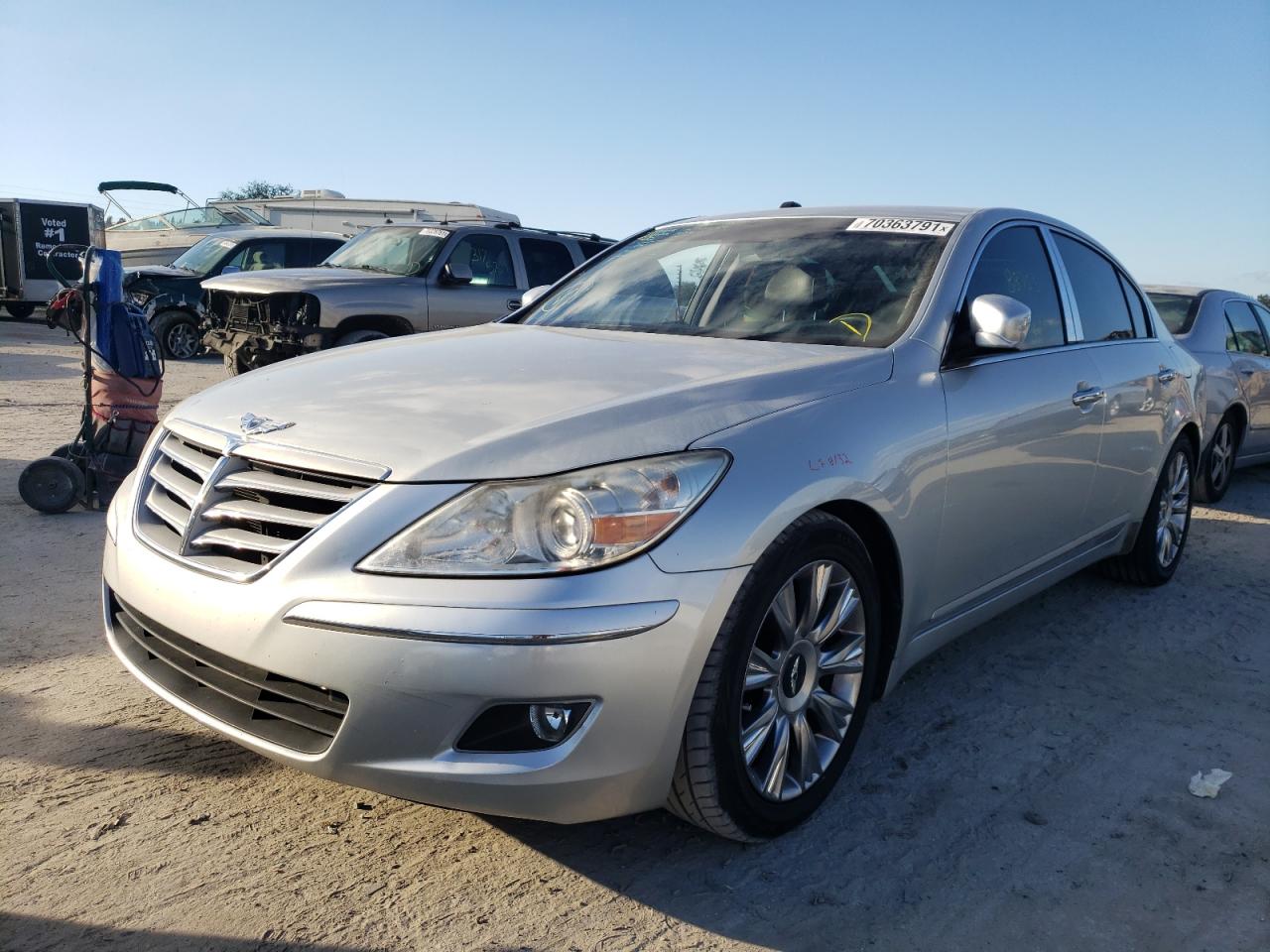 Photo 2 from auction – 2011 HYUNDAI GENESIS 3. with VIN KMHGC4DE8BU117531