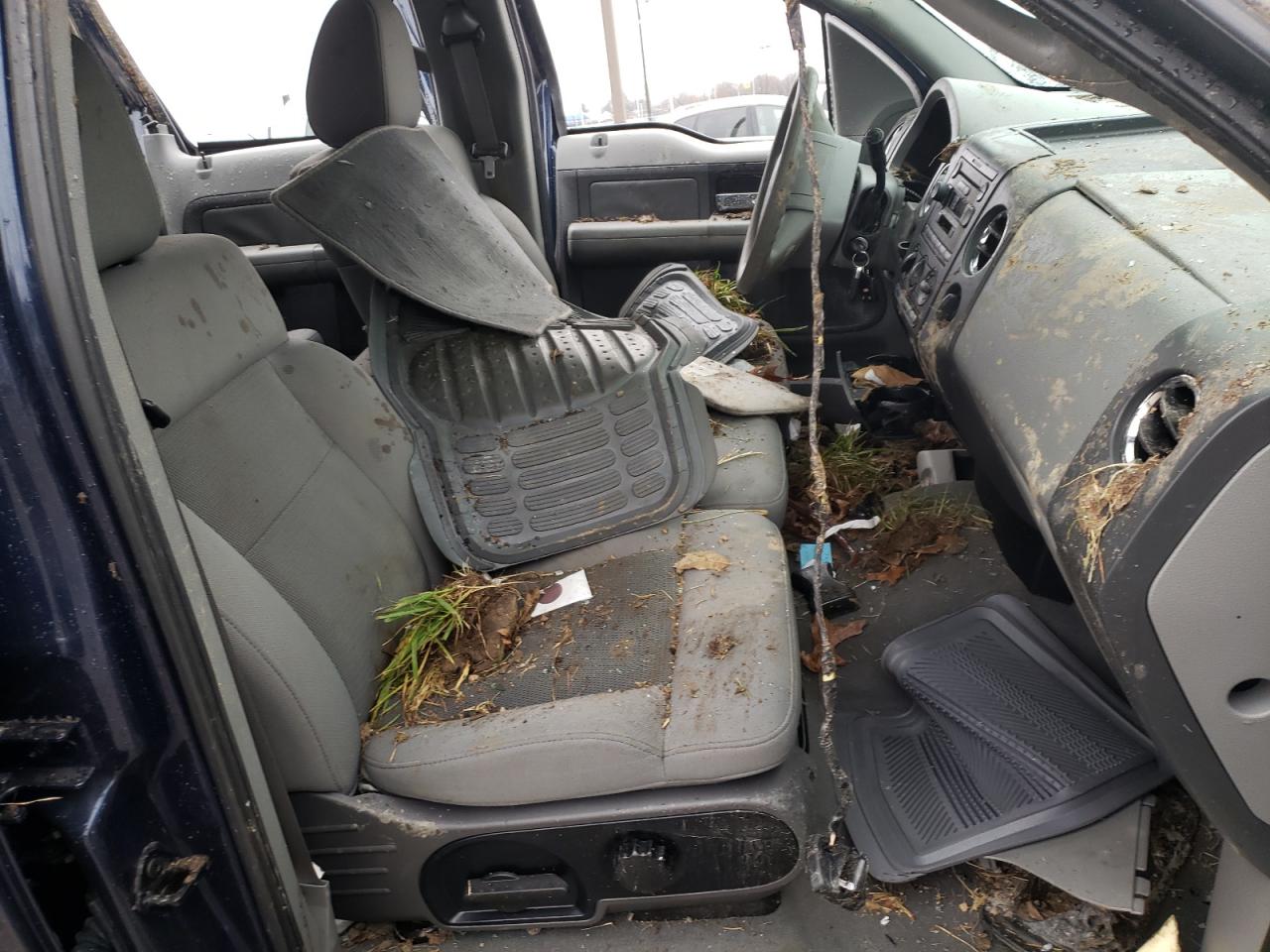 Photo 5 from auction – 2004 FORD F150 with VIN 1FTPW12534KC81622