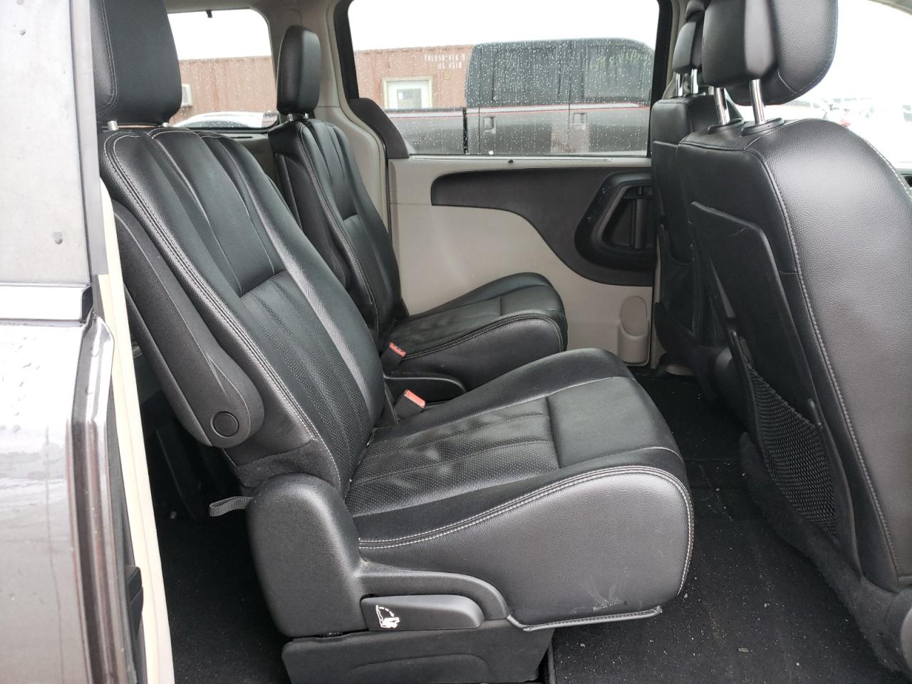 Photo 6 from auction – 2015 CHRYSLER TOWN & COU with VIN 2C4RC1CG3FR546450