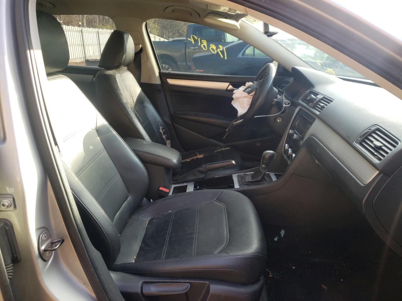 Photo 5 from auction – 2012 VOLKSWAGEN PASSAT SE with VIN 1VWBP7A36CC014149