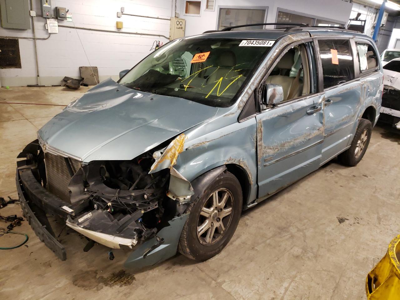 Photo 9 from auction – 2008 CHRYSLER TOWN & COU with VIN 2A8HR54P78R731533