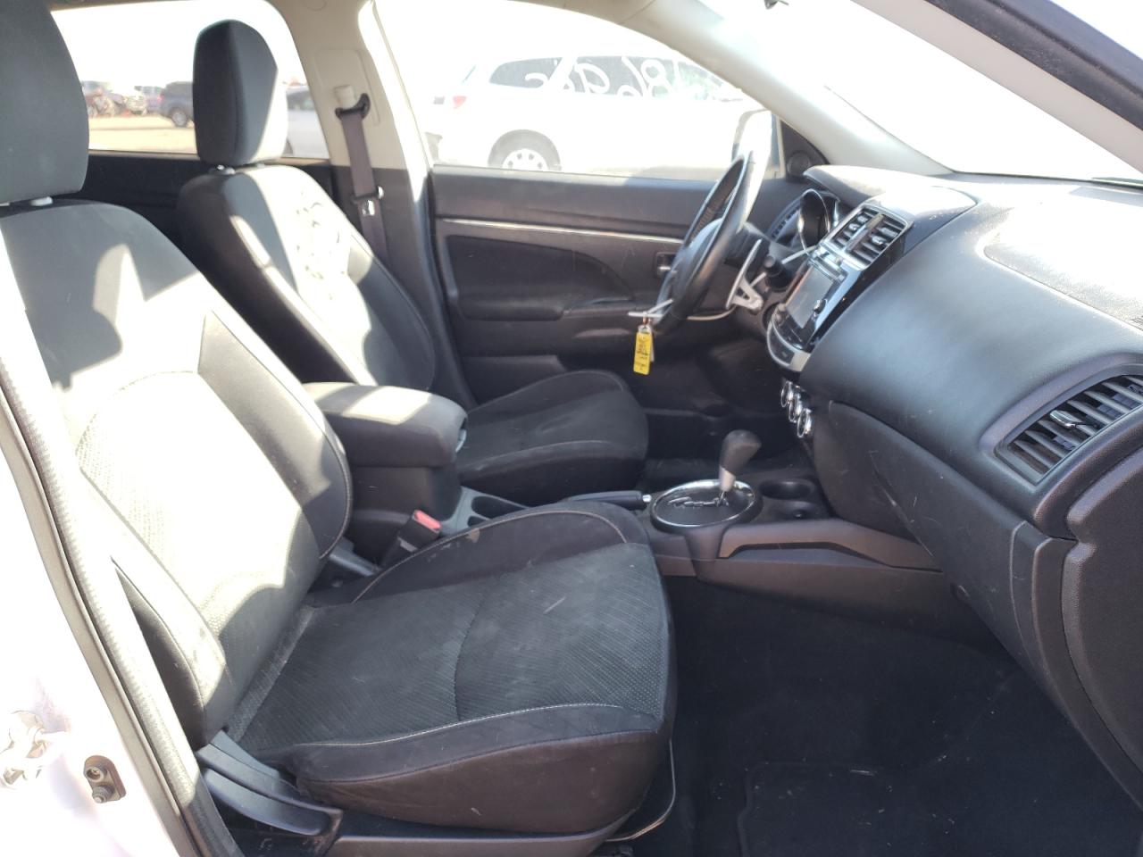 Photo 5 from auction – 2015 MITSUBISHI OUTLANDER with VIN 4A4AR4AU4FE023322