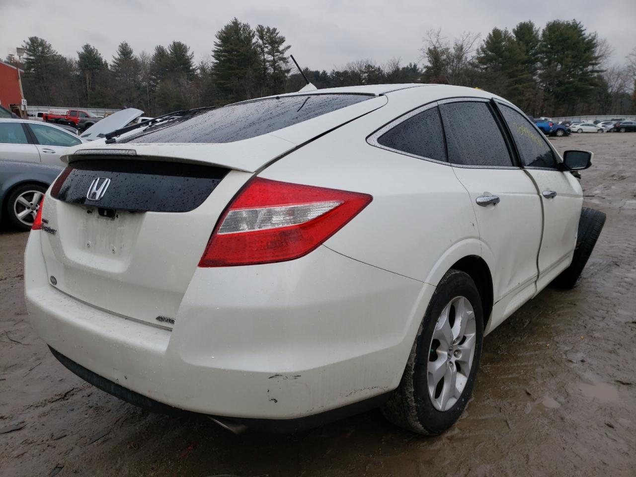 Photo 4 from auction – 2011 HONDA ACCORD CRO with VIN 5J6TF2H56BL008025