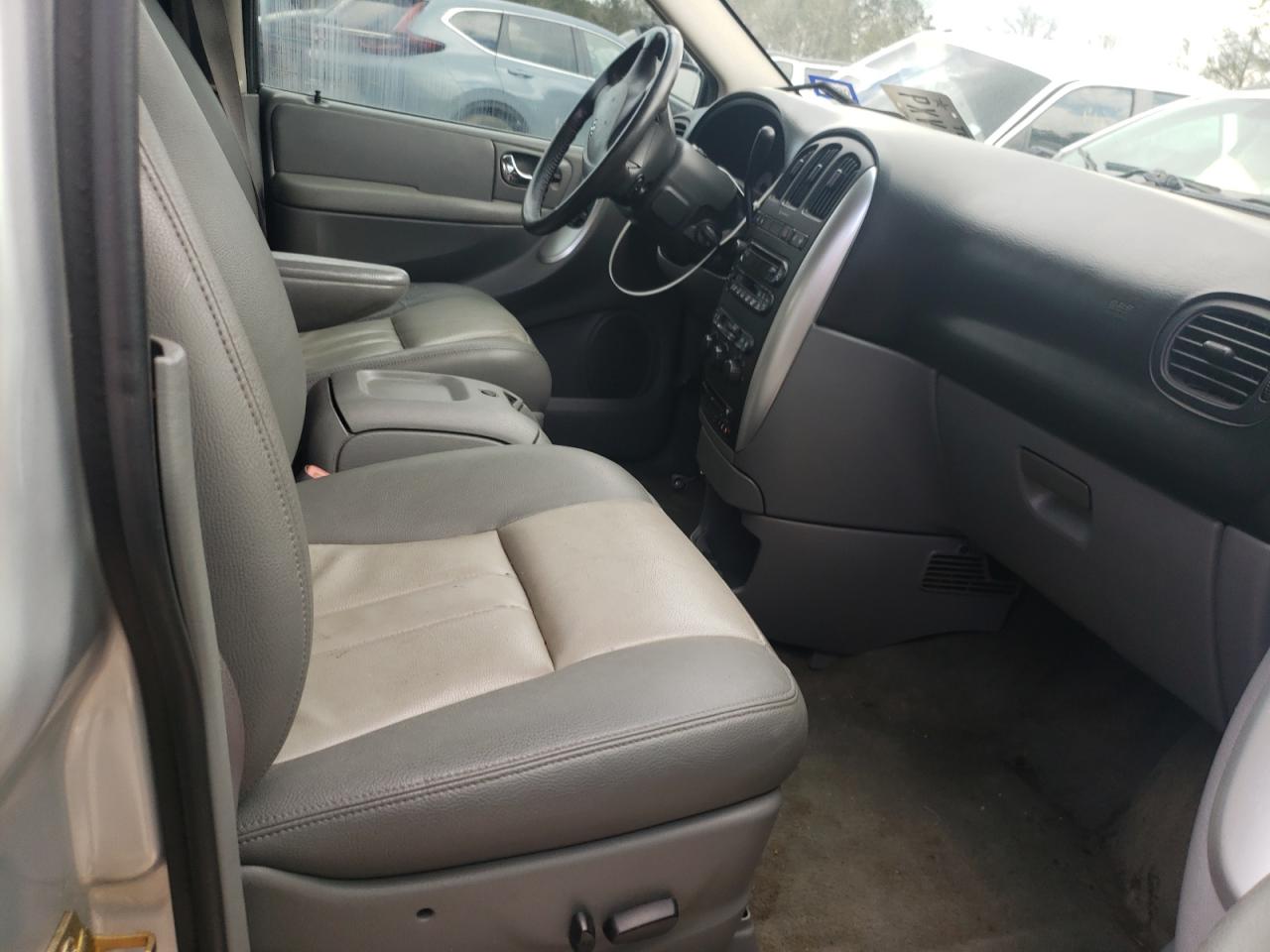 Photo 5 from auction – 2006 DODGE GRAND CARA with VIN 2D4GP44L06R699413