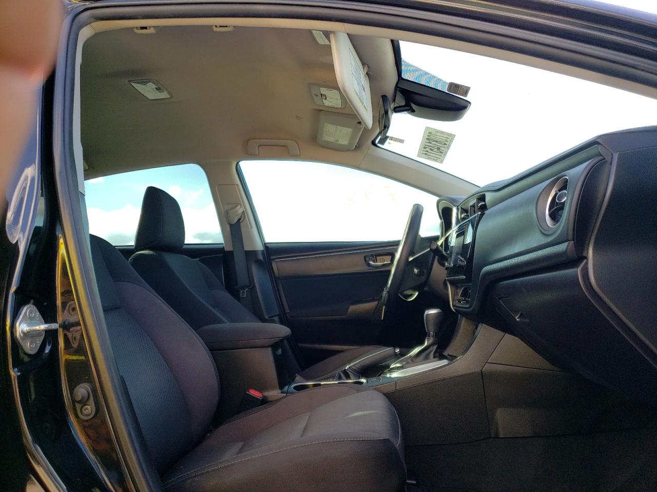Photo 5 from auction – 2019 TOYOTA COROLLA L with VIN 5YFBURHE1KP861536