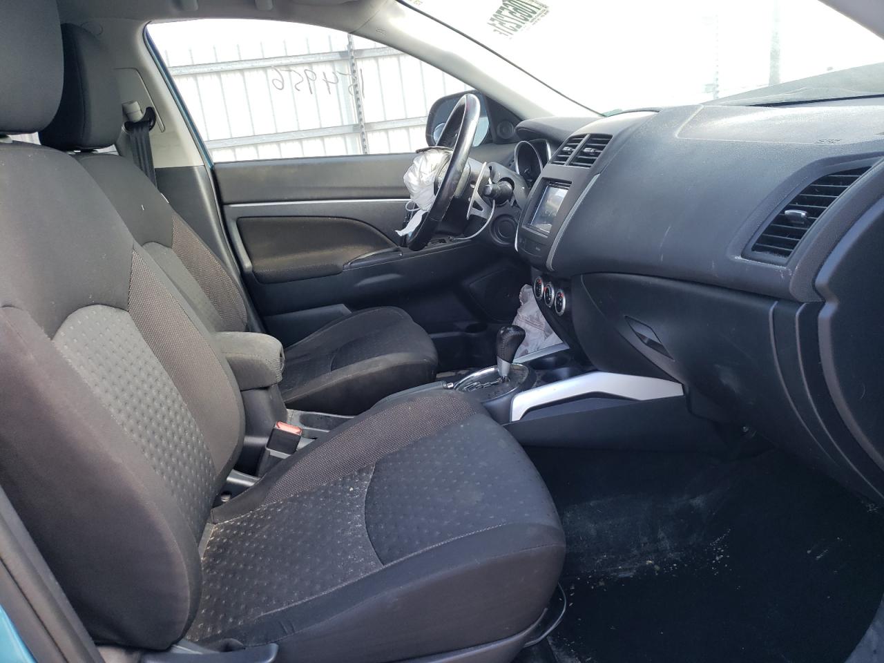 Photo 5 from auction – 2011 MITSUBISHI OUTLANDER with VIN JA4AR4AU2BZ018009
