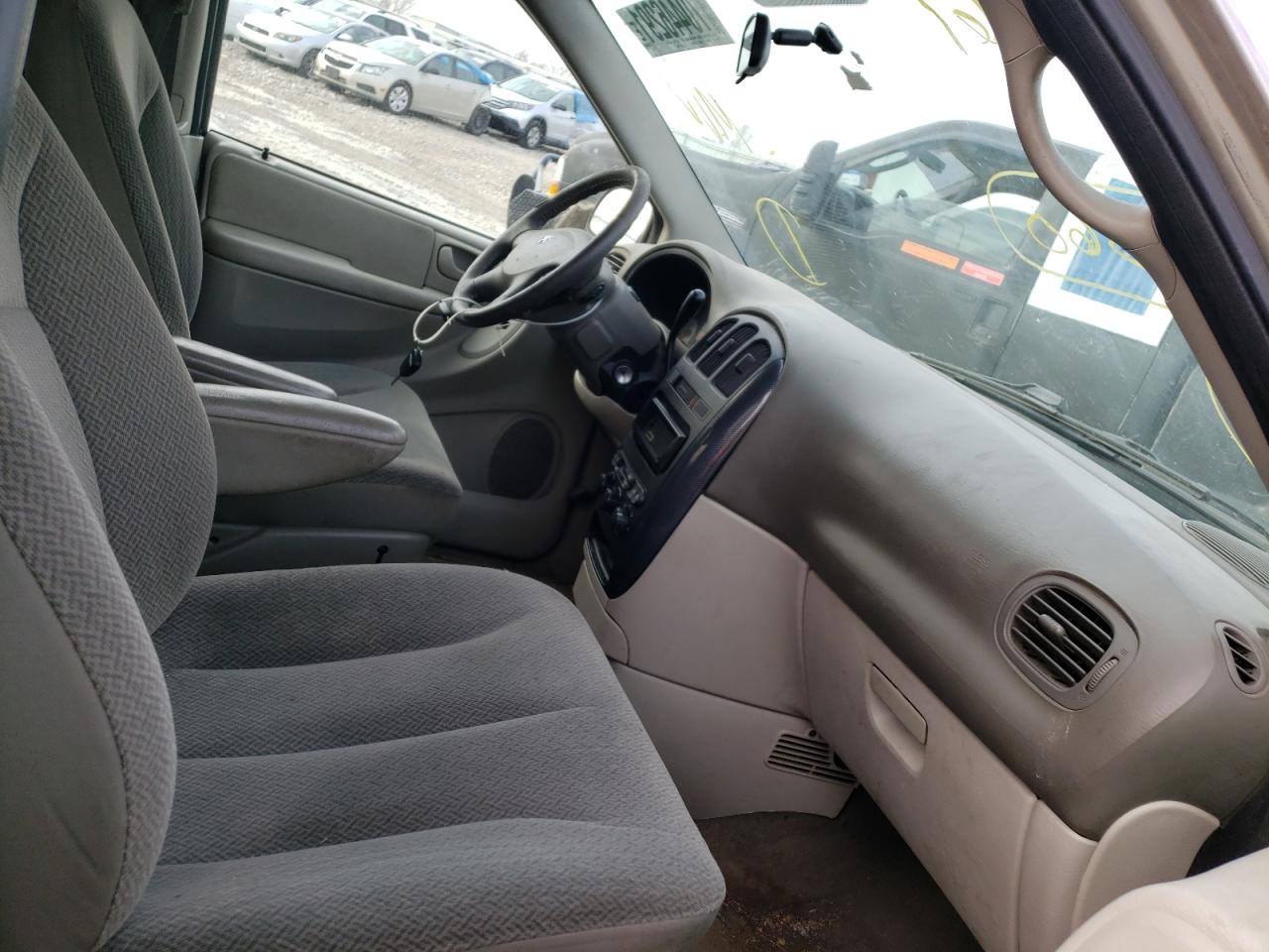 Photo 5 from auction – 2005 DODGE GRAND CARA with VIN 2D4GP44L55R336961