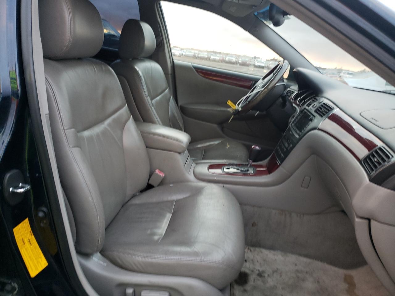 Photo 5 from auction – 2003 LEXUS ES 300 with VIN JTHBF30G230092902