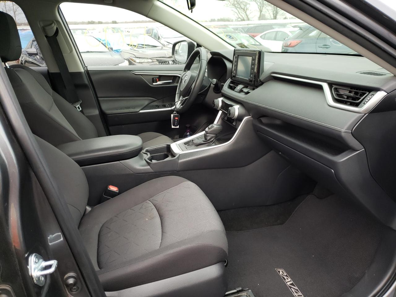 Photo 5 from auction – 2019 TOYOTA RAV4 XLE with VIN JTMP1RFV1KD016805