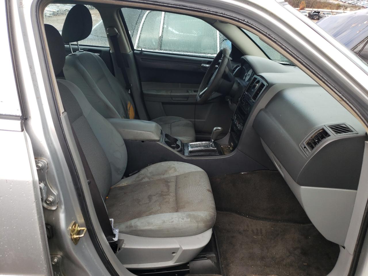 Photo 5 from auction – 2005 CHRYSLER 300 with VIN 2C3JA43R35H623770