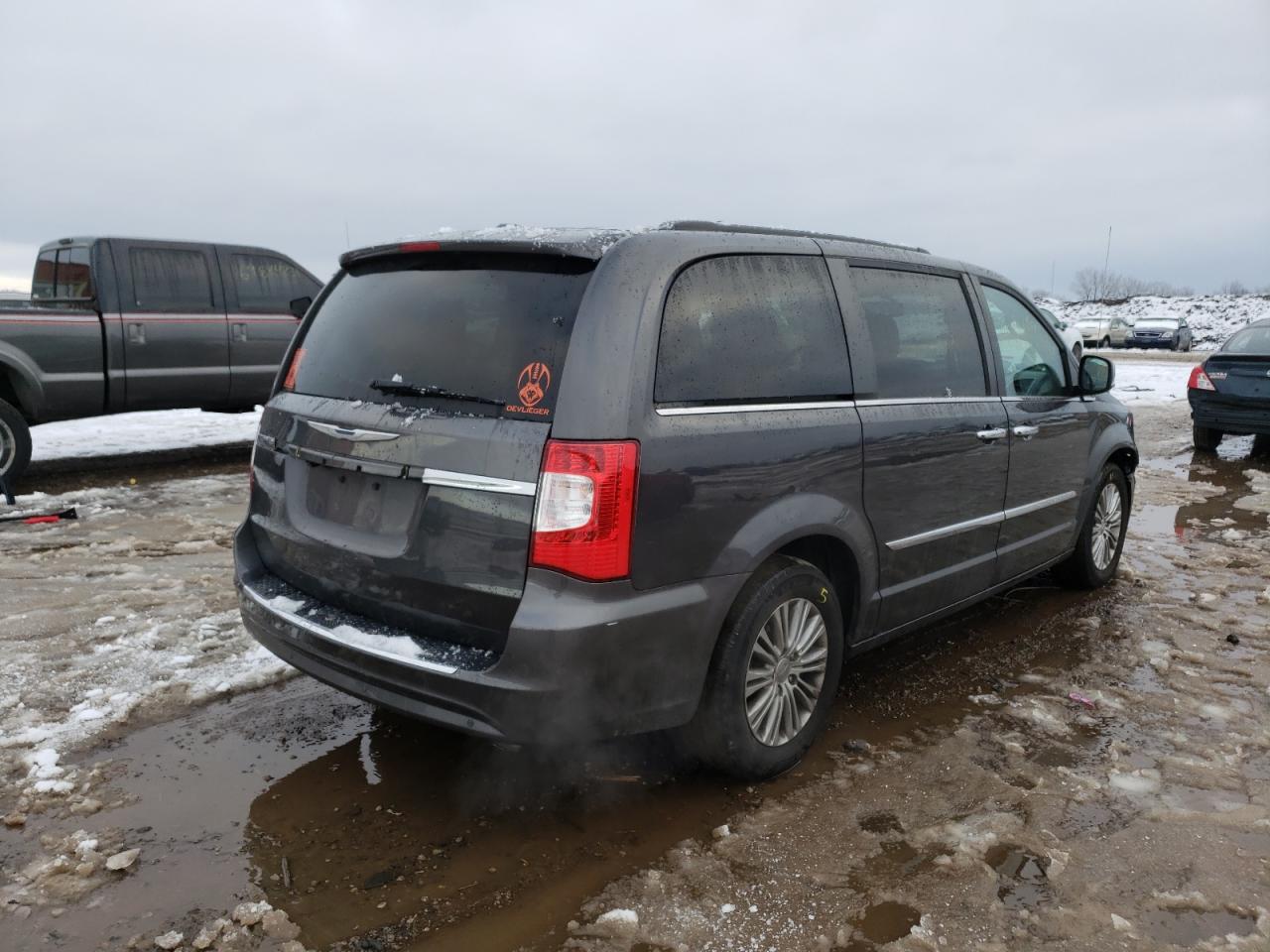 Photo 4 from auction – 2015 CHRYSLER TOWN & COU with VIN 2C4RC1CG3FR546450