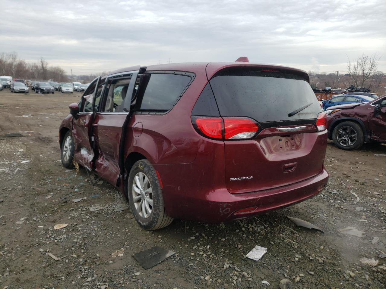 Photo 3 from auction – 2017 CHRYSLER PACIFICA T with VIN 2C4RC1DG0HR688028