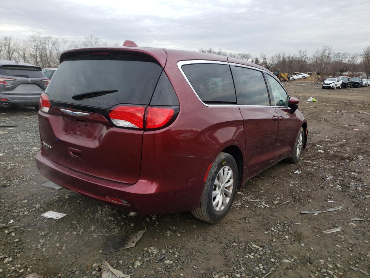 Photo 4 from auction – 2017 CHRYSLER PACIFICA T with VIN 2C4RC1DG0HR688028